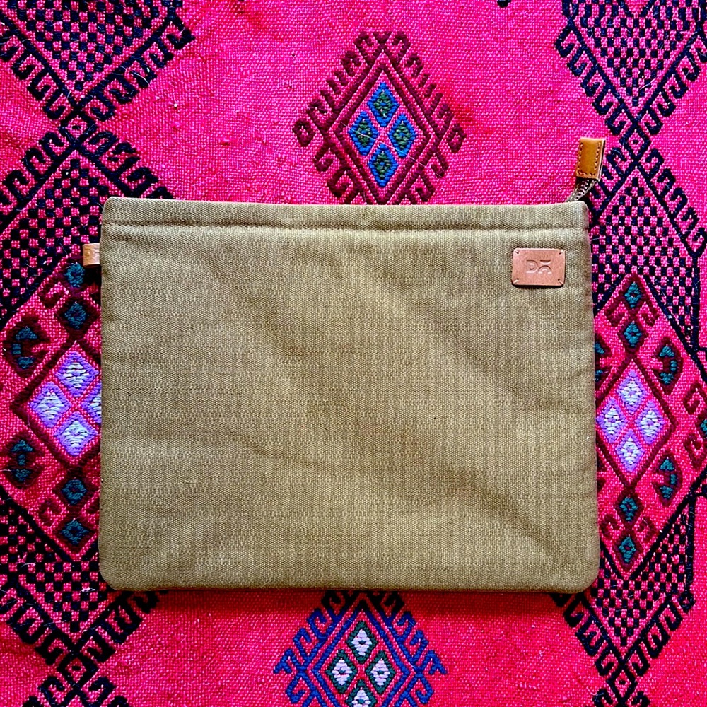 Daily Objects Canvas Skipper Laptop Sleeve in Olive green